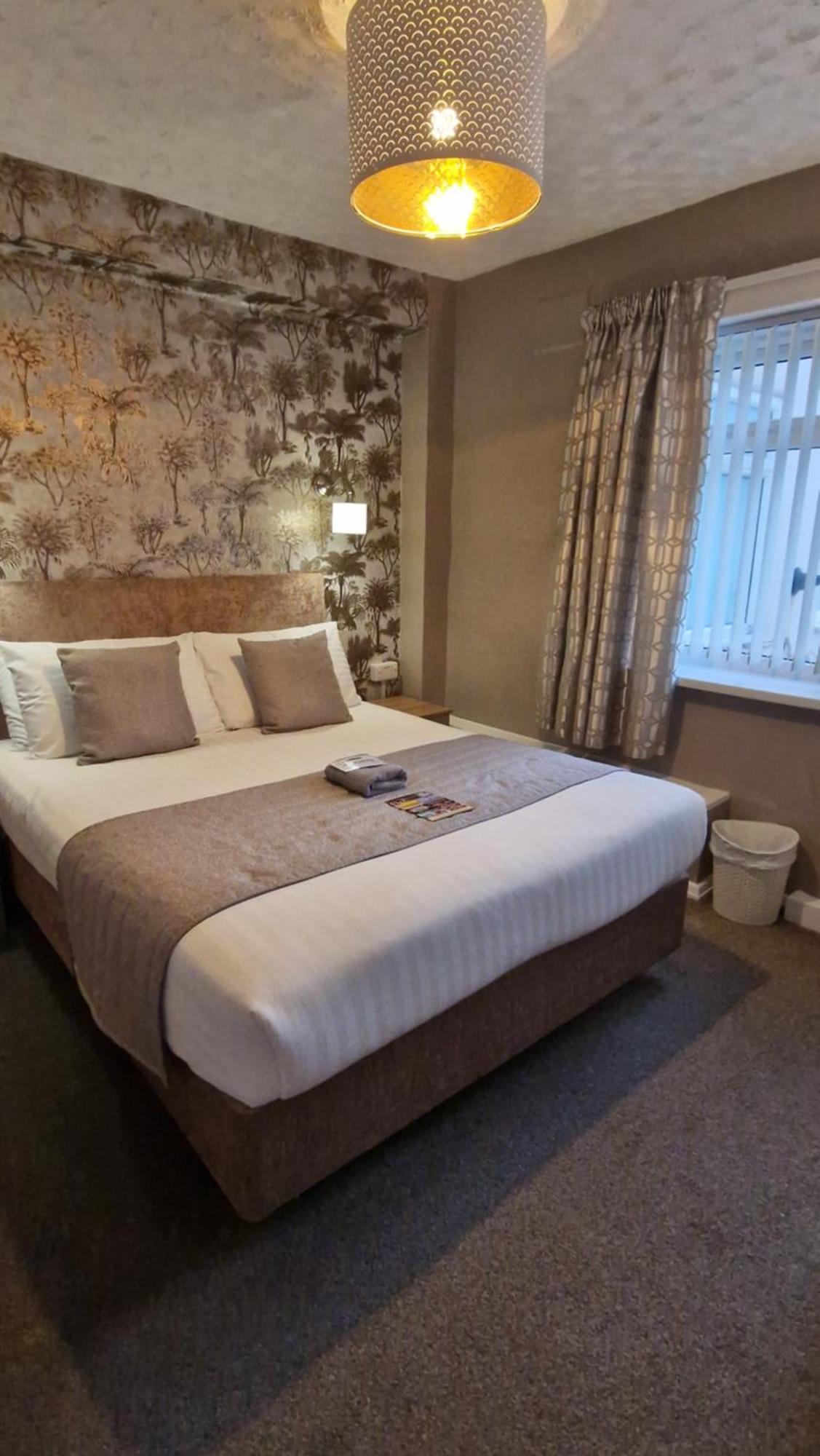 Corona Blackpool — Photos 3