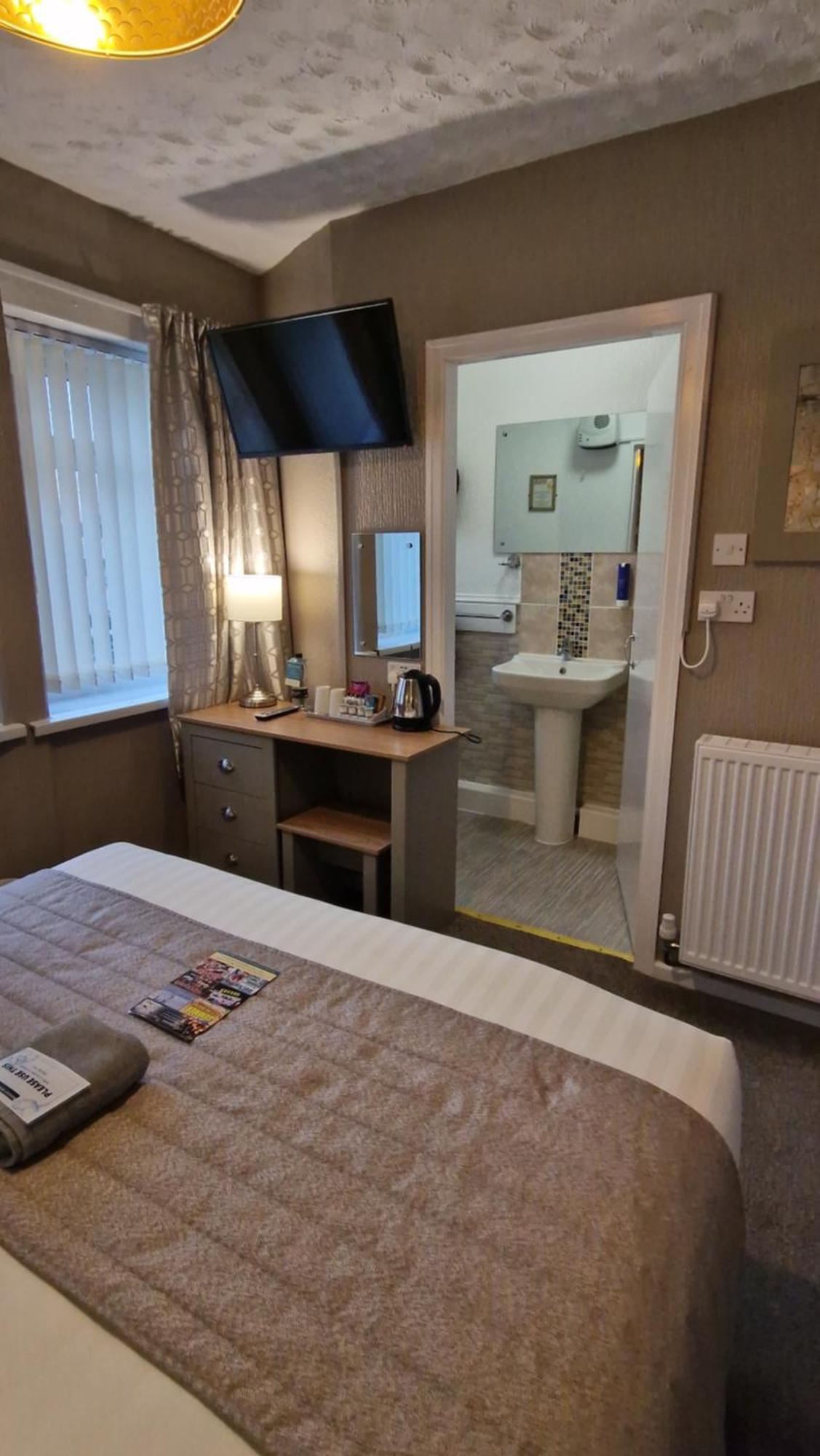 Corona Blackpool — Photos 2